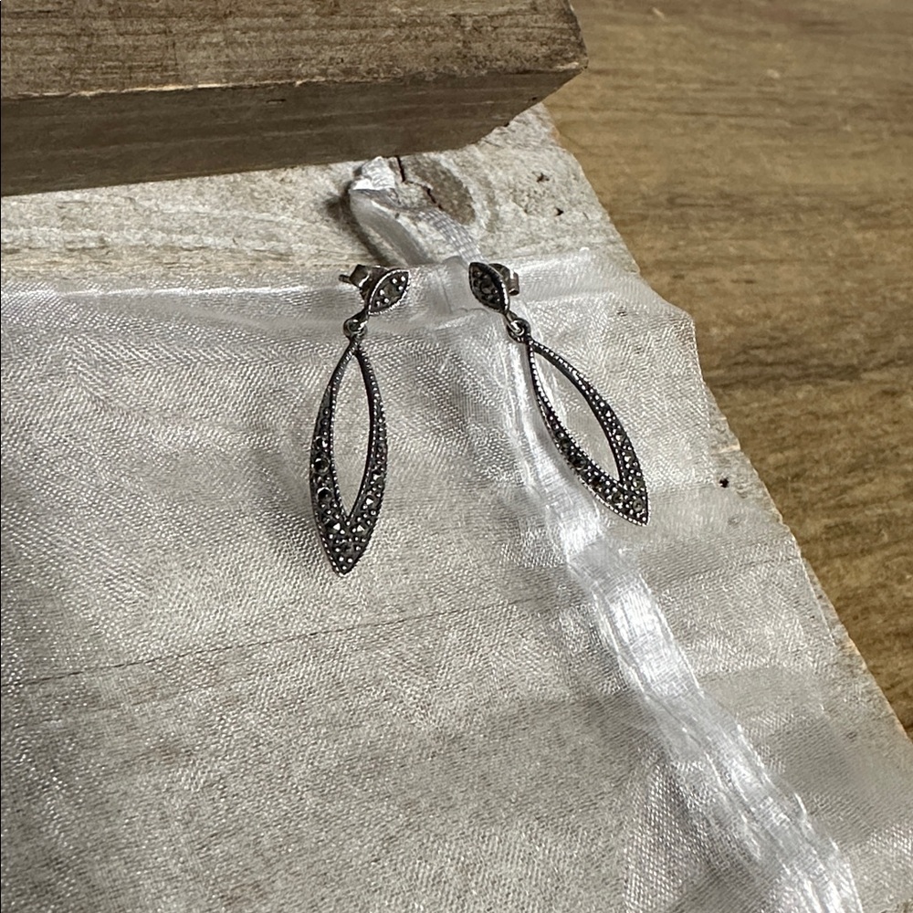 925 sterling silver great shape marcasite stamped SU solid well made earrings - Picture 8 of 8